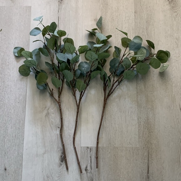 Set of three greenery faux flowers - Picture 3 of 6